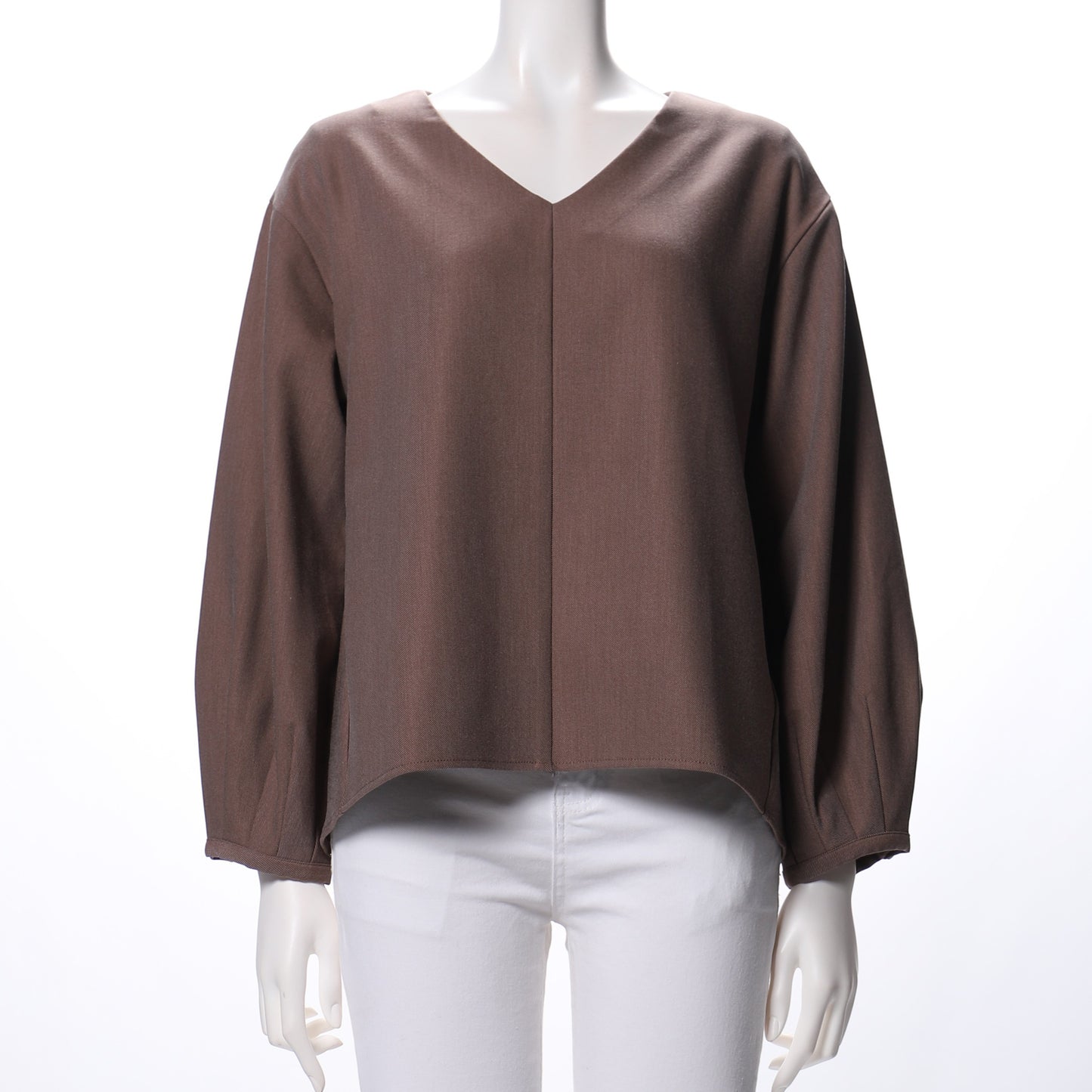 シンプルシルエットVネックブラウス