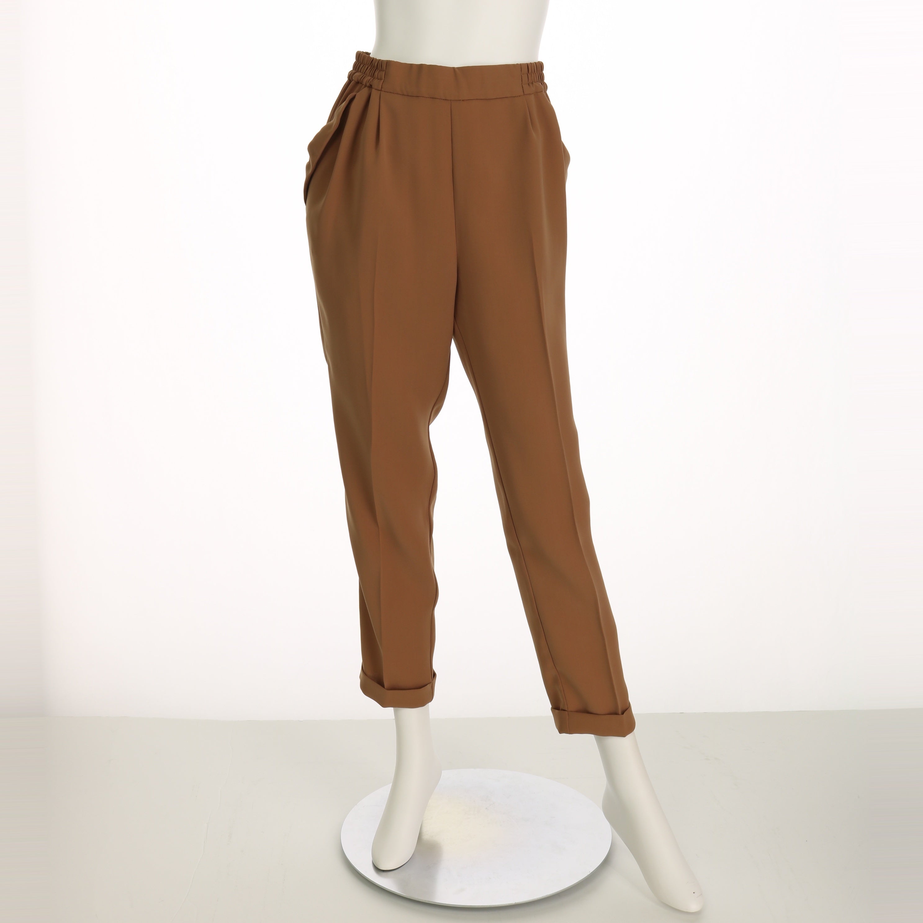 ポケットデザインテーパードパンツ