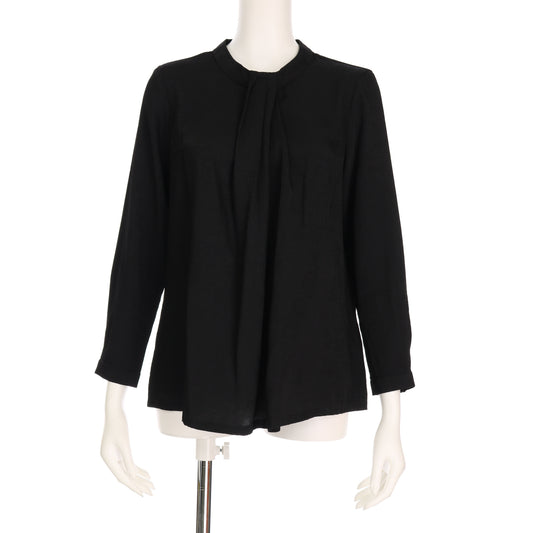 ボウタイ風ブラウス