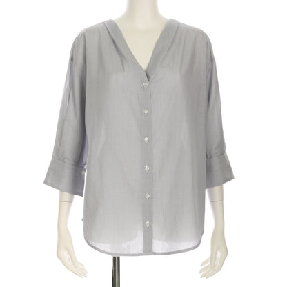 フロントボタン極細ストライプブラウス