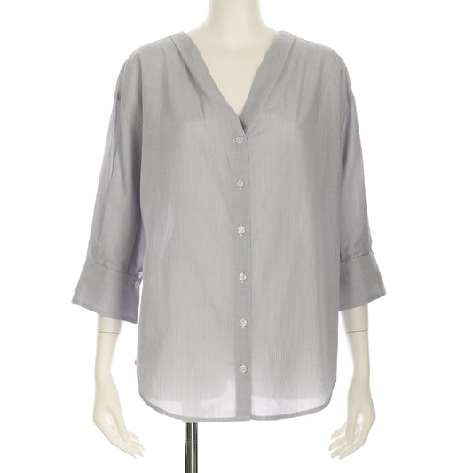 フロントボタン極細ストライプブラウス