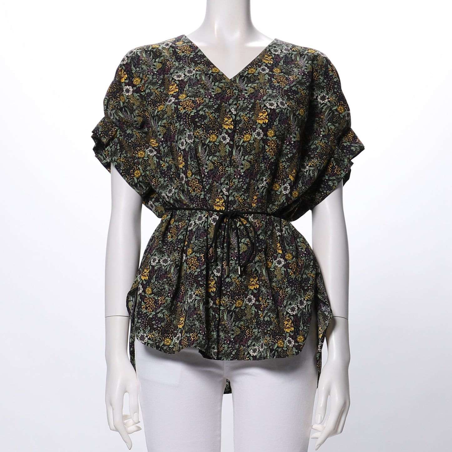 リボンベルト付き小花柄ブラウス