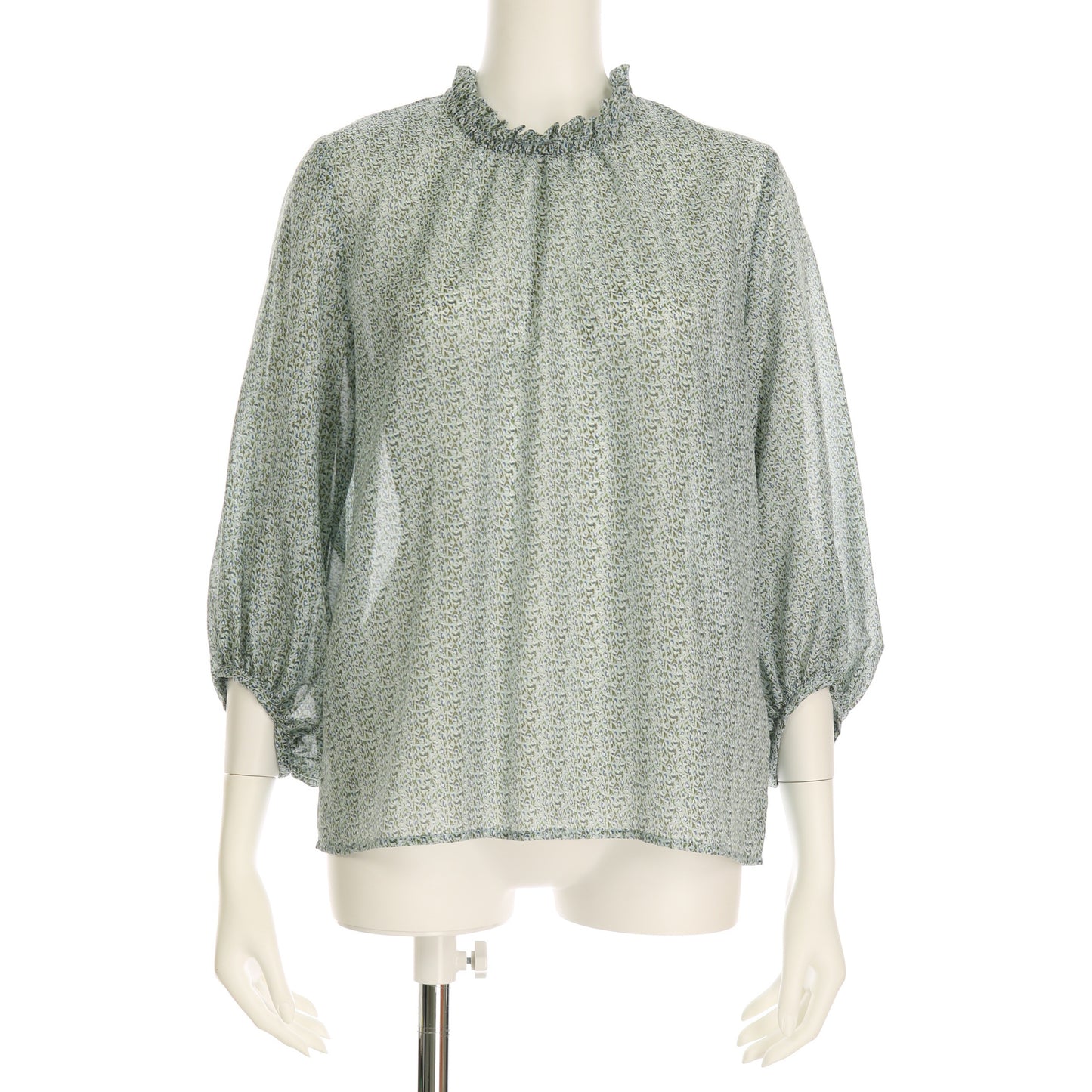 透け感のある総柄ブラウス