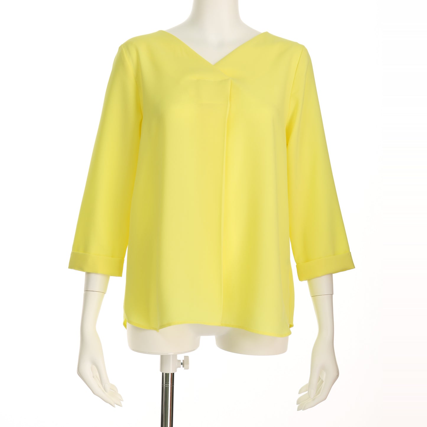 タック入りVネックブラウス