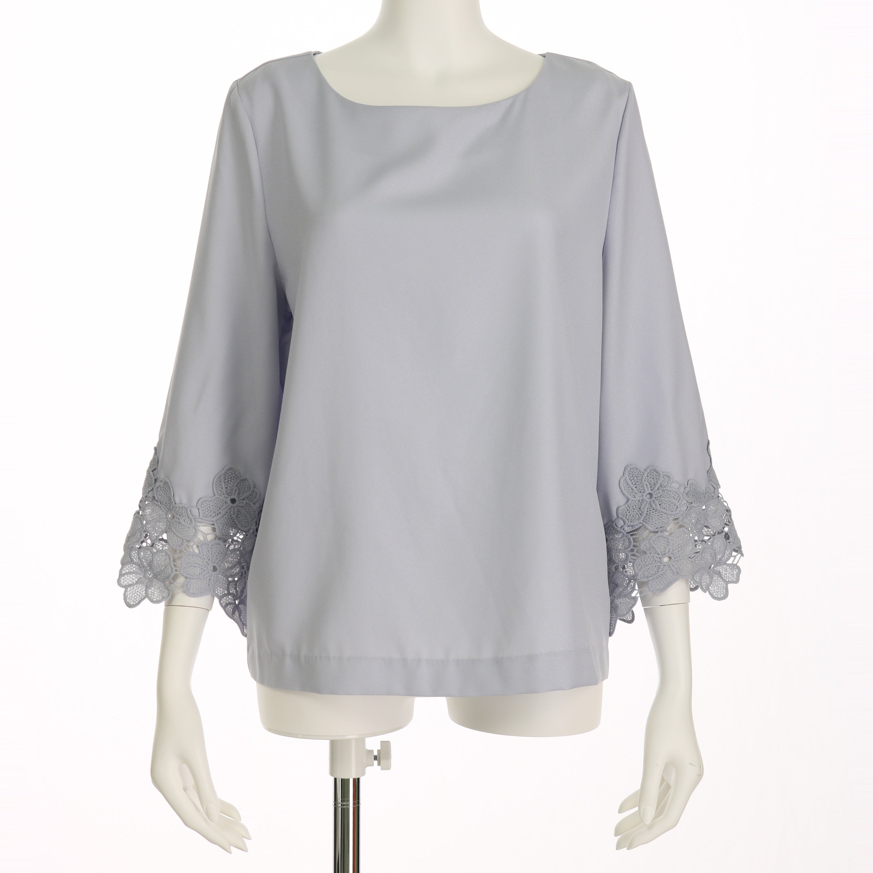 袖口レースブラウス