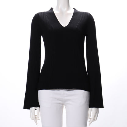 袖ボタン付きVネックニット