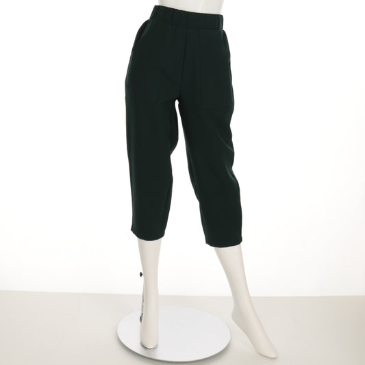 キレイ目なポケット付きクロップドパンツ