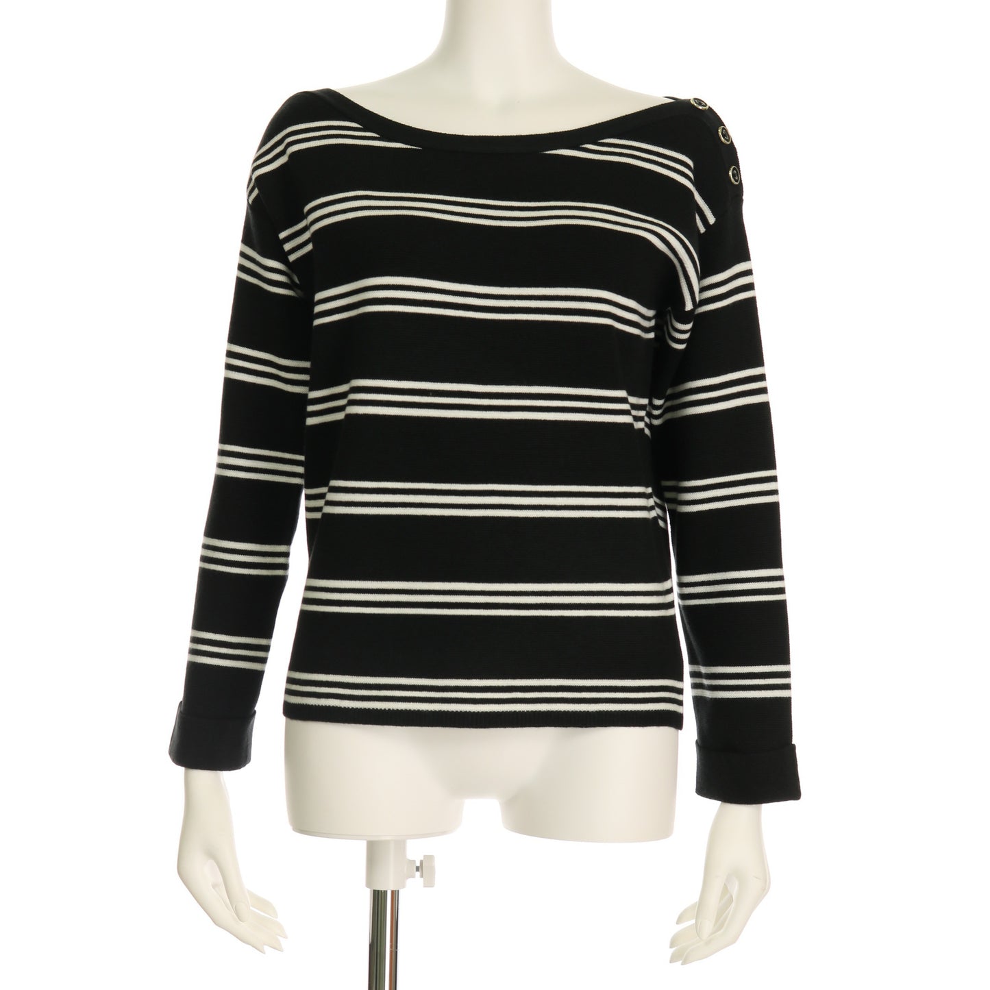 ボタン付きボーダー柄ニット