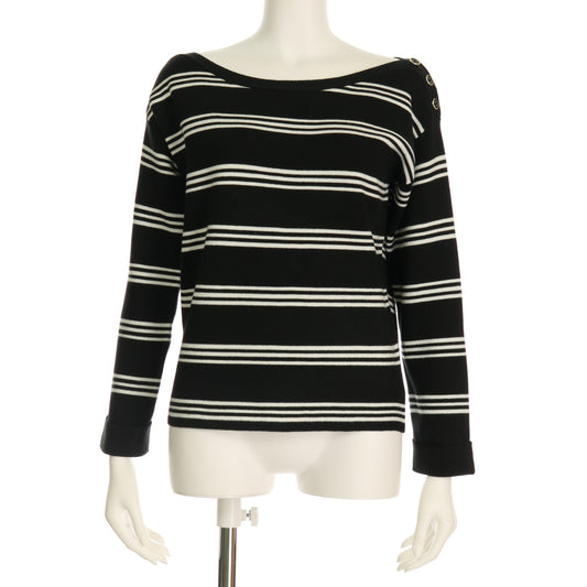 ボタン付きボーダー柄ニット