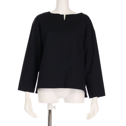 オープンフロントネックブラウス