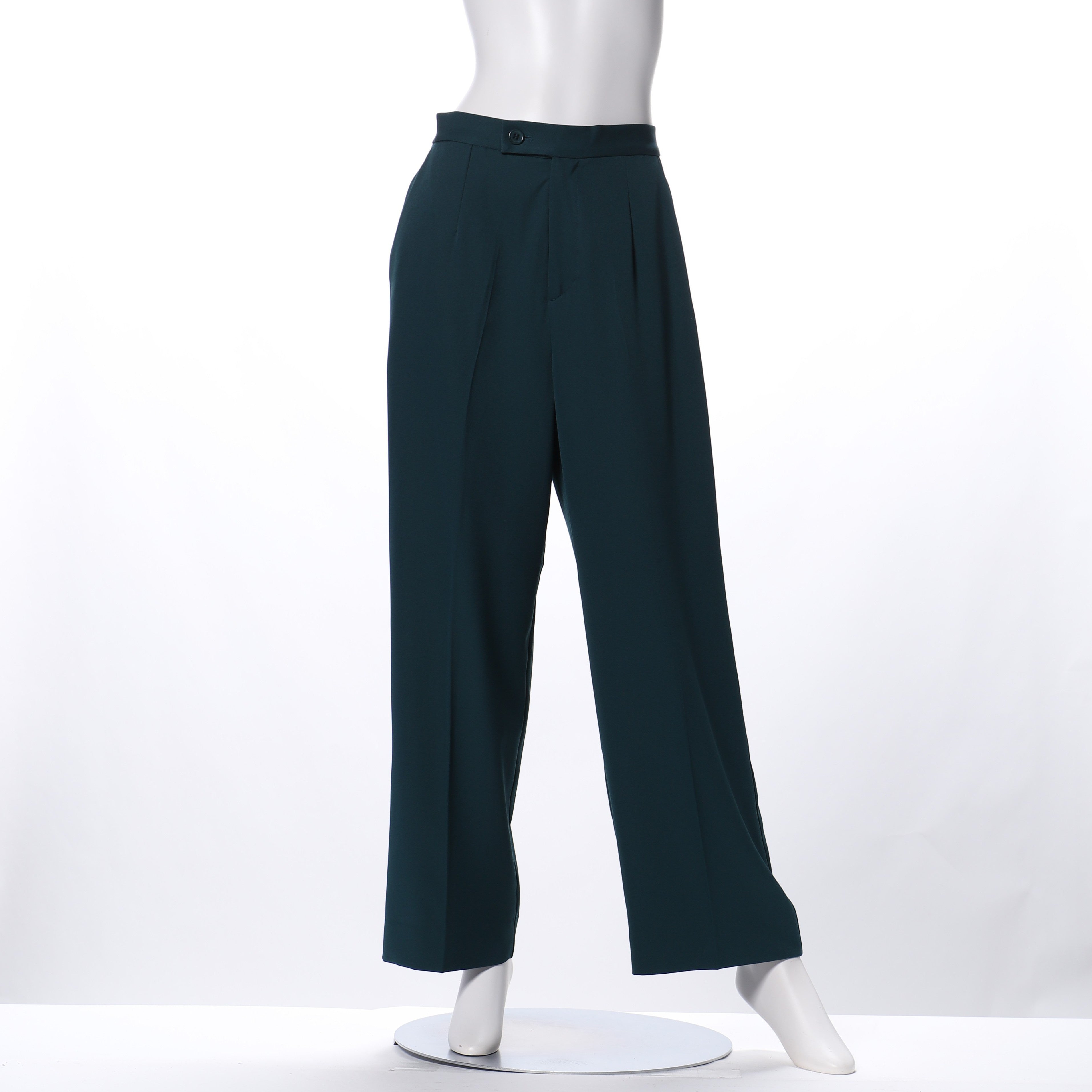 タック入りストレートパンツ