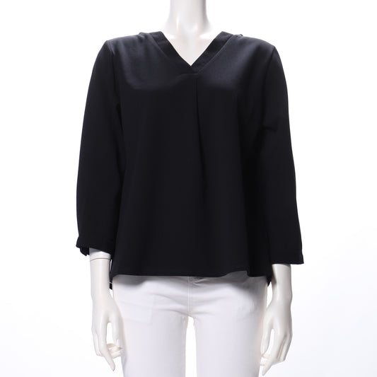 バックメタルパーツＶネックカットソー