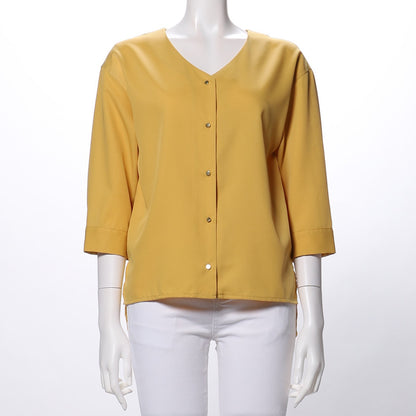 微光沢フロントボタンブラウス