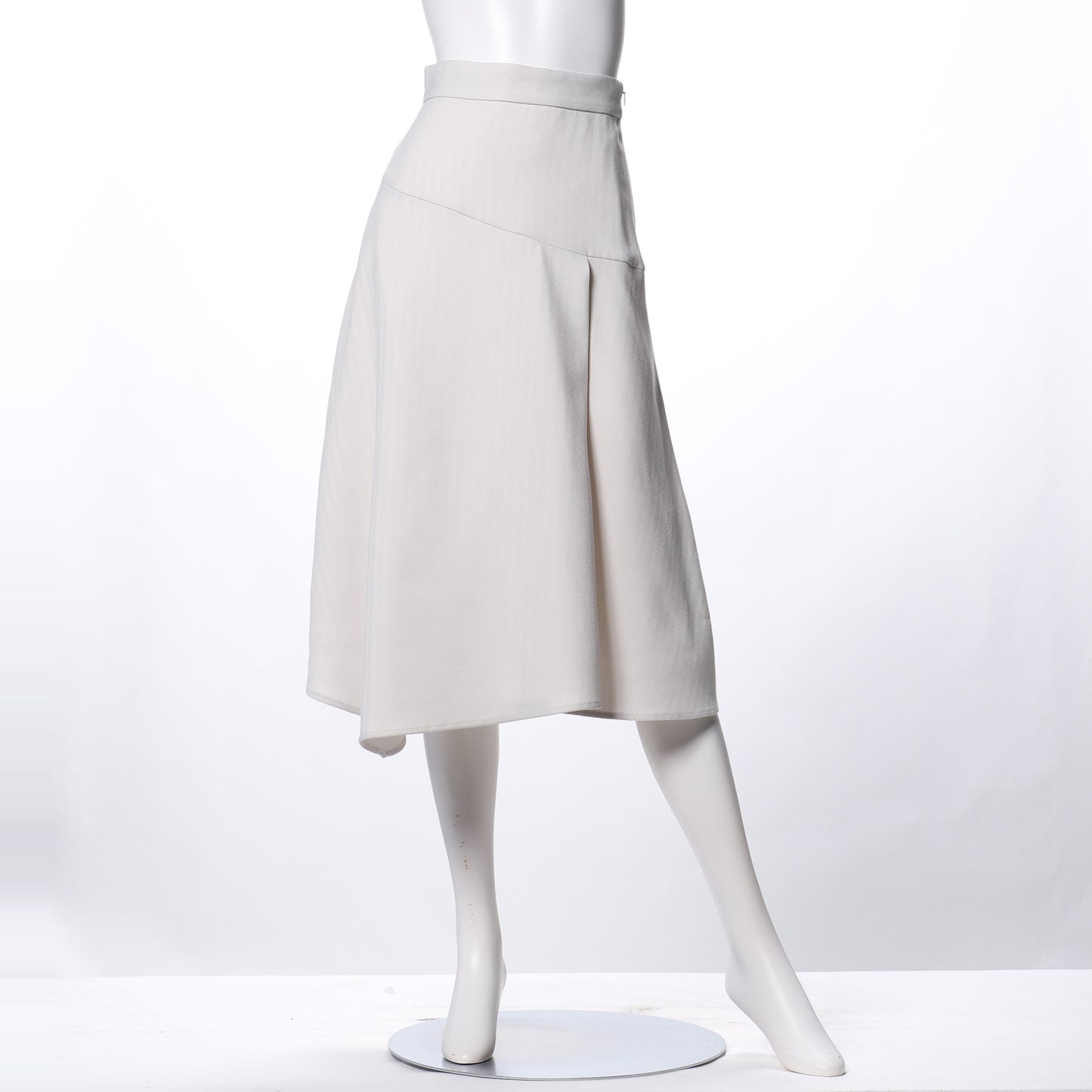 切り替えデザインイレギュラーヘムフレアスカート