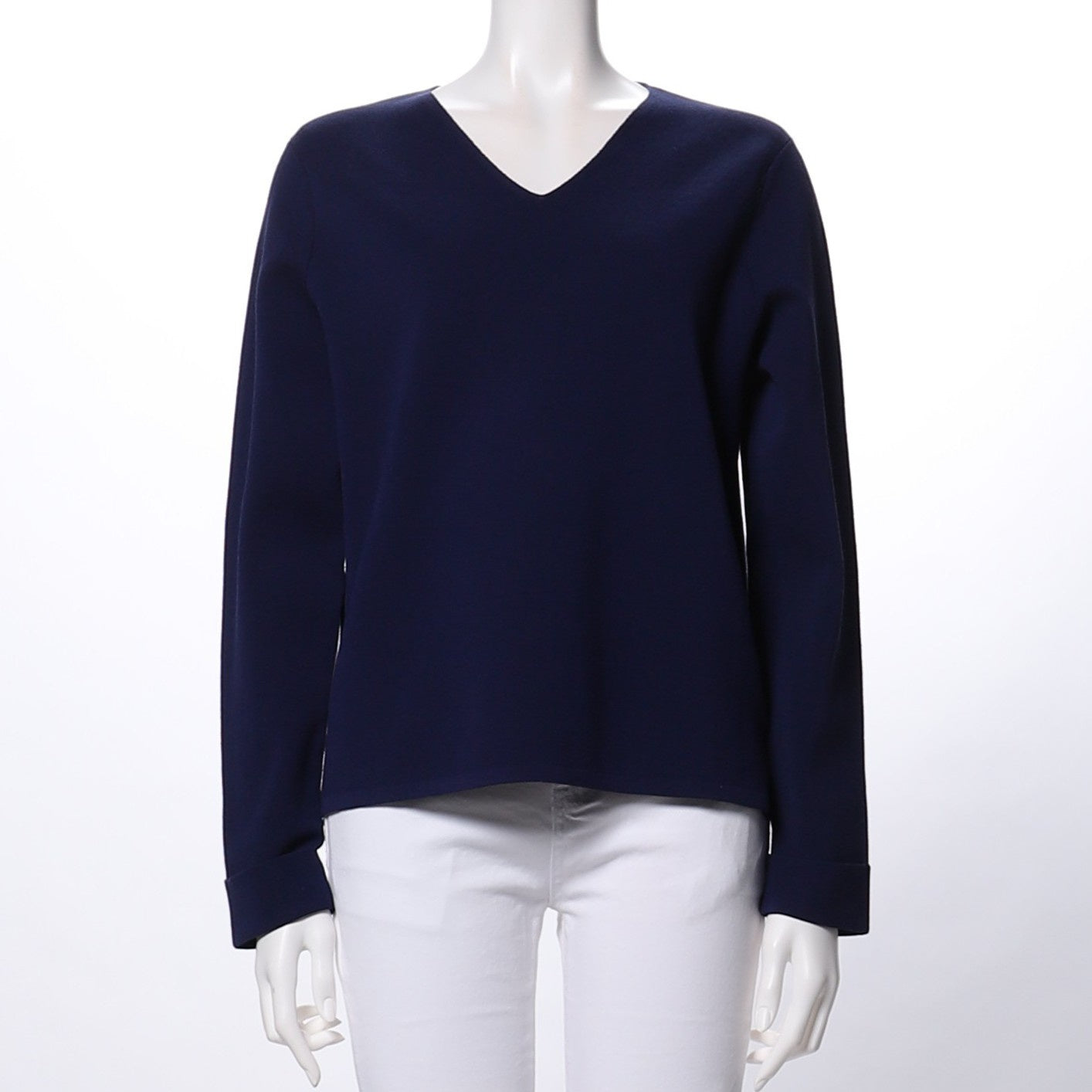 サイドスリット入りVネックニット