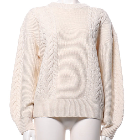 ケーブル編みニット