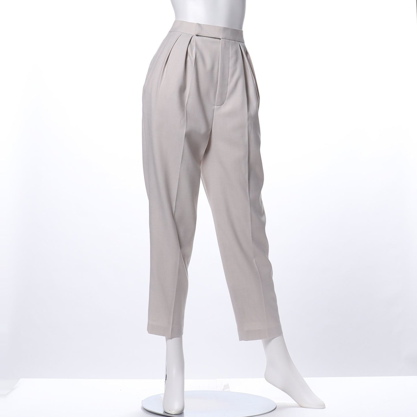 タック入りテーパードパンツ