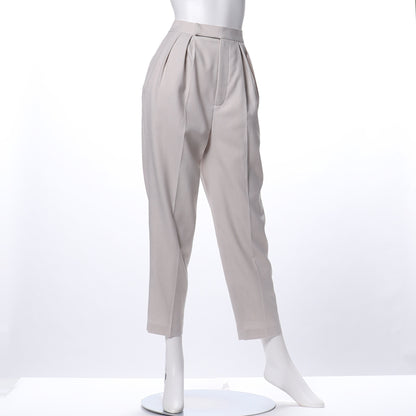 タック入りテーパードパンツ