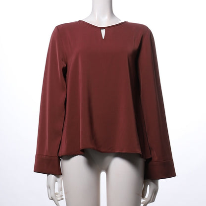 ネックラインカットアウトデザインワイドスリーブブラウス