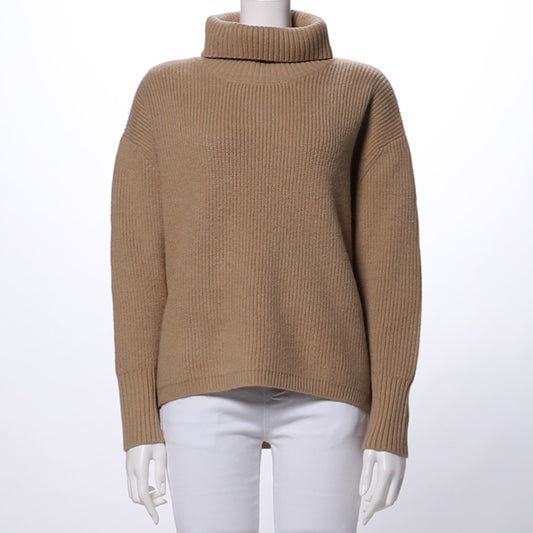 後ろ丈長めタートルネックニット