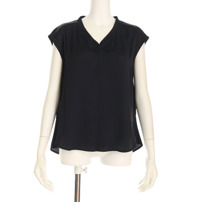 Vネックラインブラウス