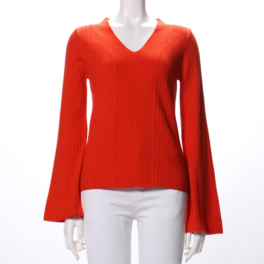 袖ボタン付きVネックニット