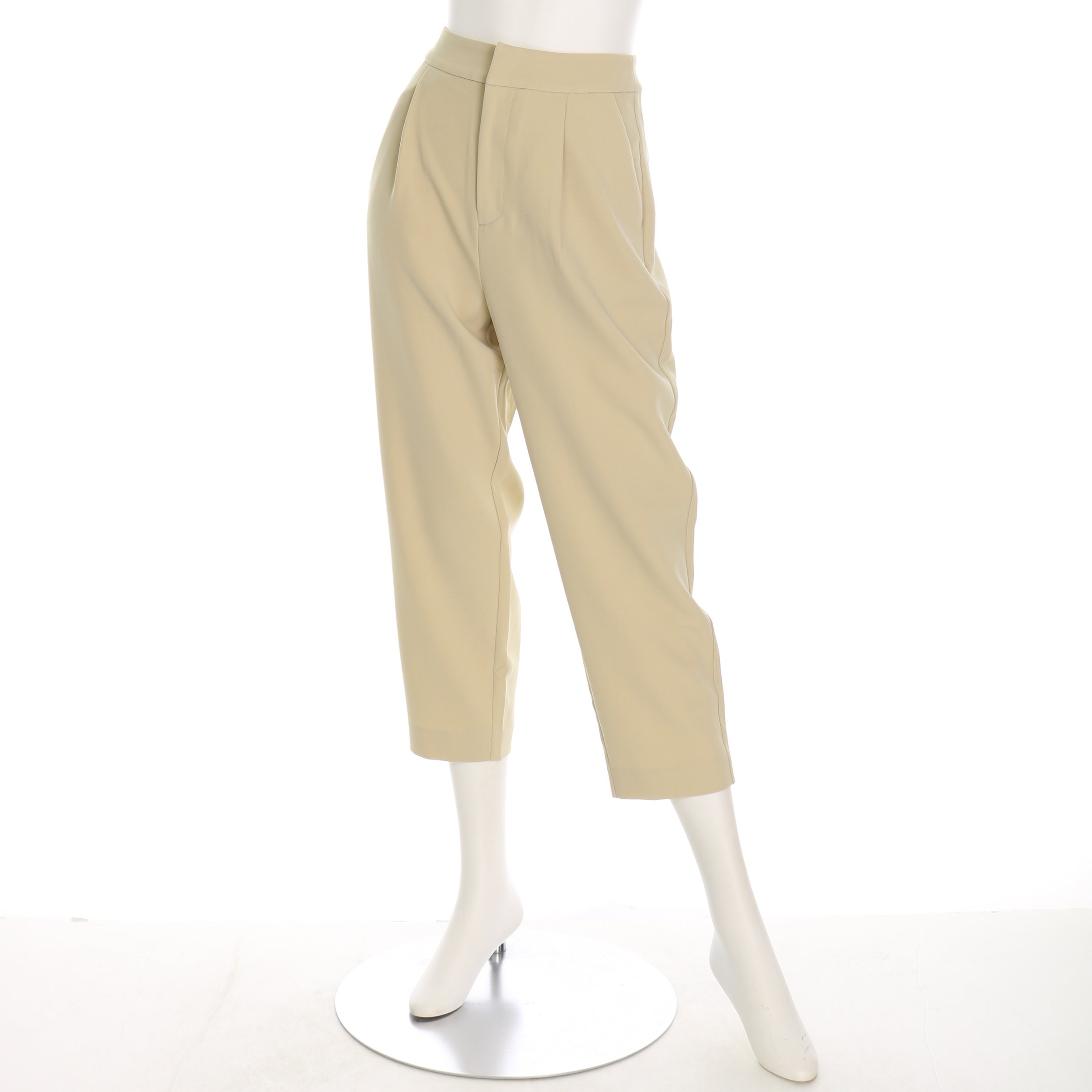 タック入りテーパードパンツ