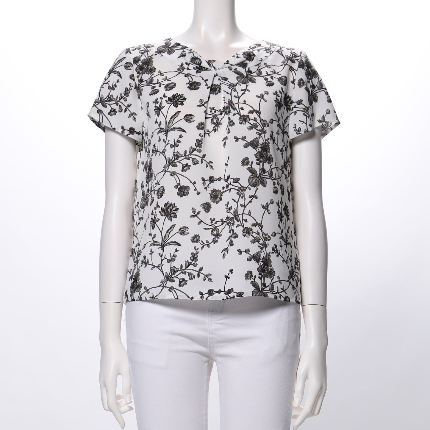 バックボタンフロントタック花柄ブラウス