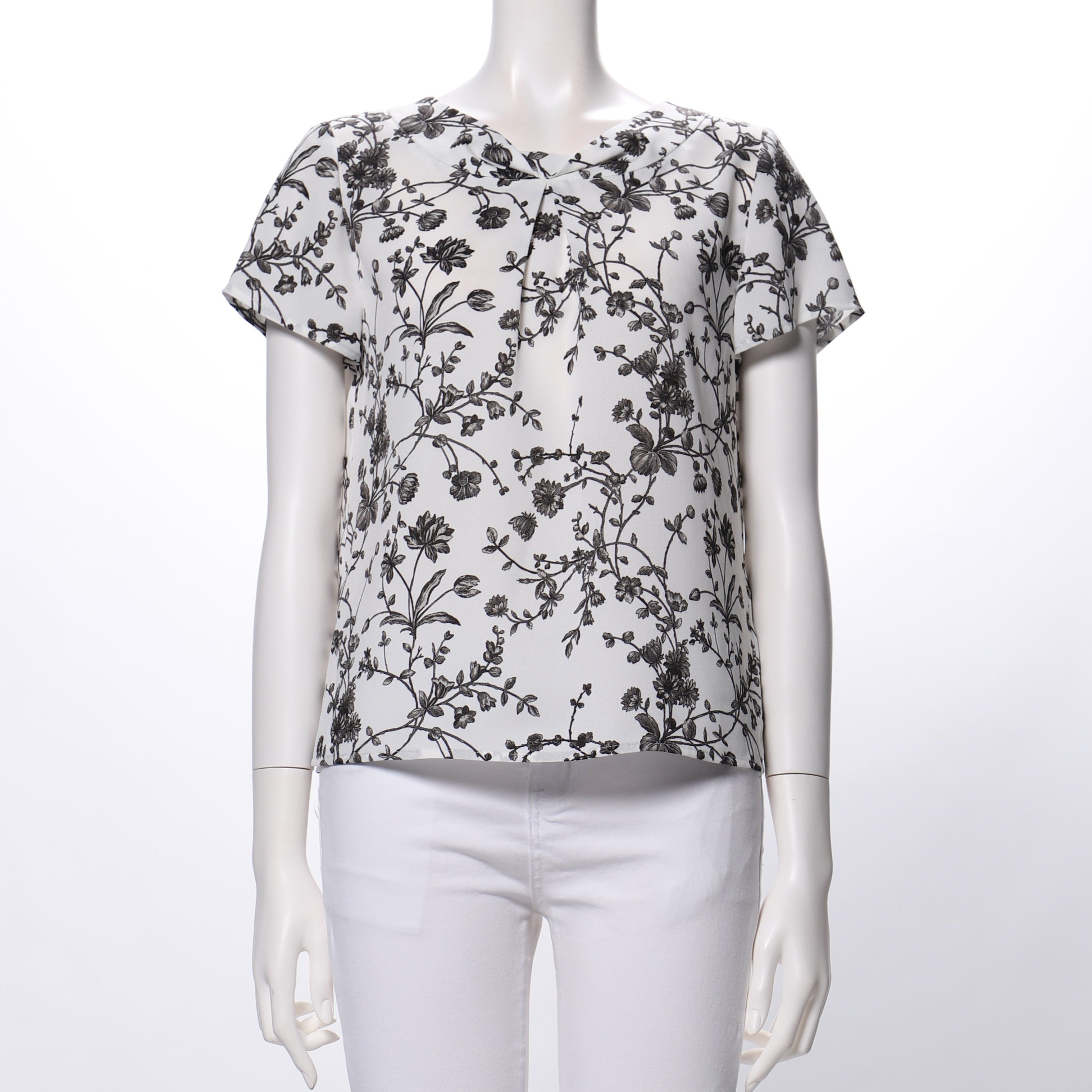 バックボタンフロントタック花柄ブラウス