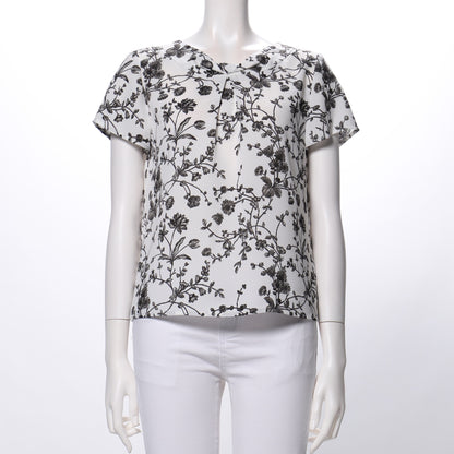 バックボタンフロントタック花柄ブラウス