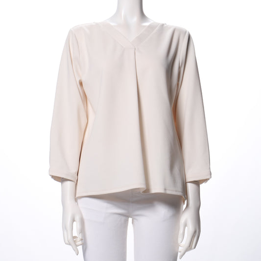 バックメタルパーツＶネックカットソー