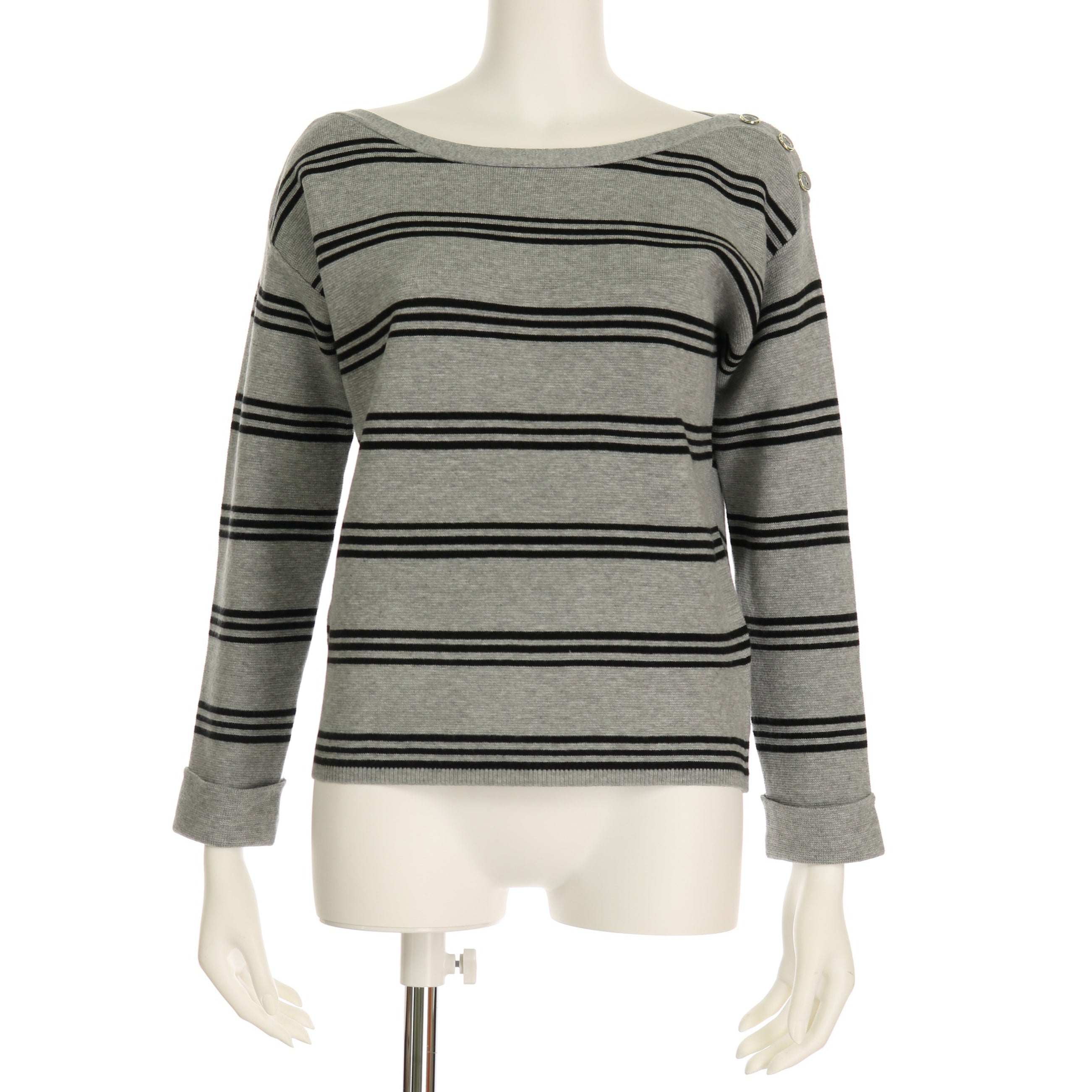 ボタン付きボーダー柄ニット