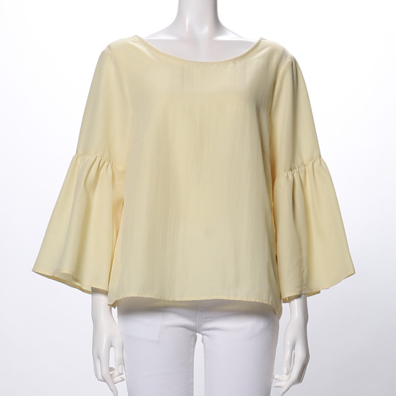 バックボタンデザインフレアスリーブブラウス