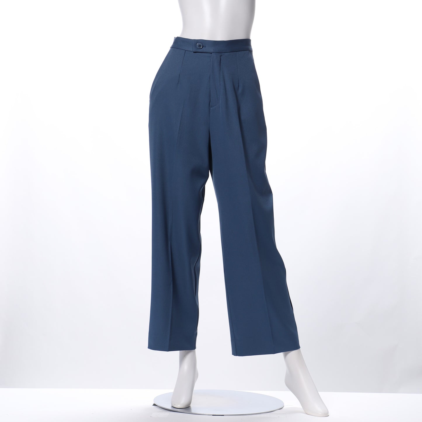 タック入りストレートパンツ