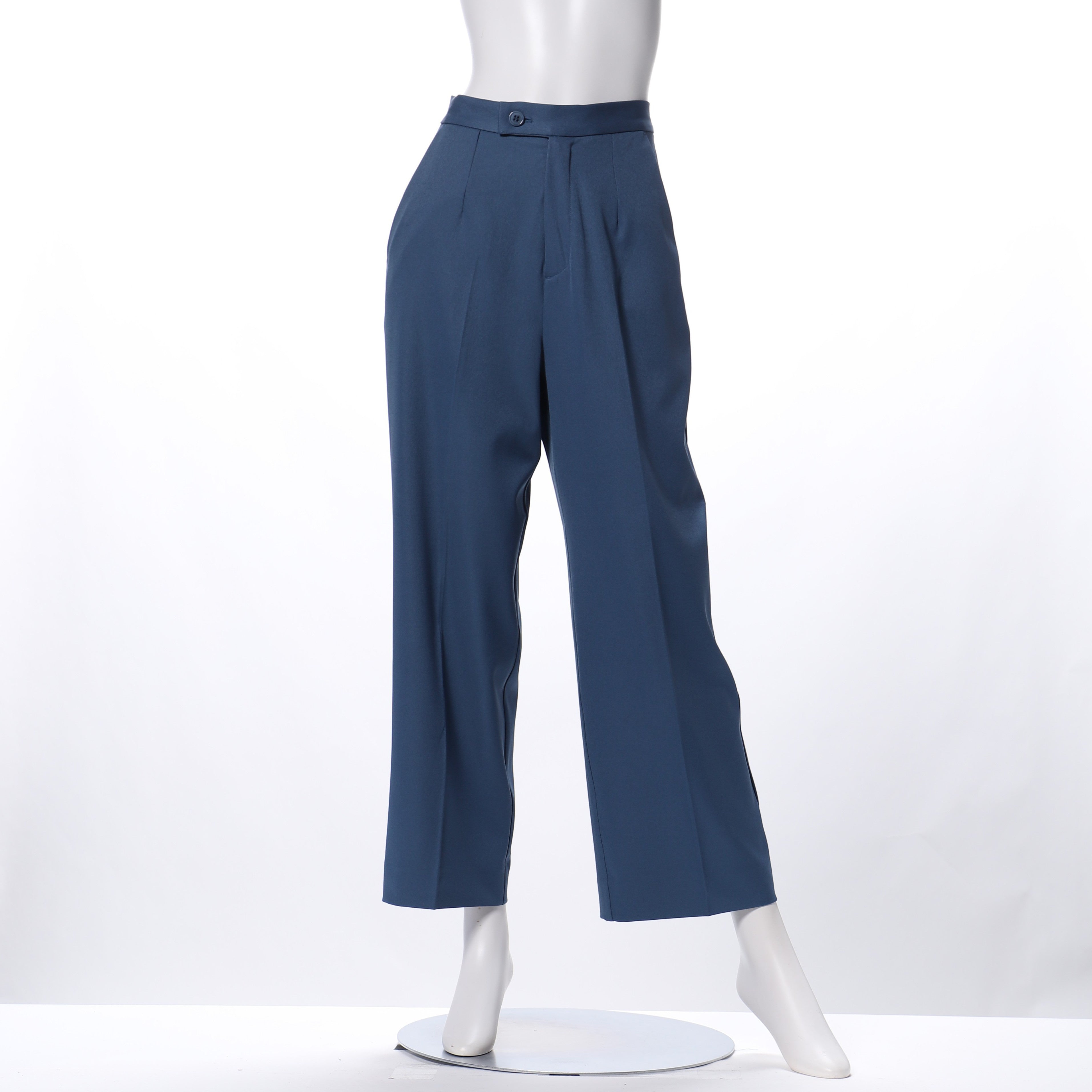 タック入りストレートパンツ