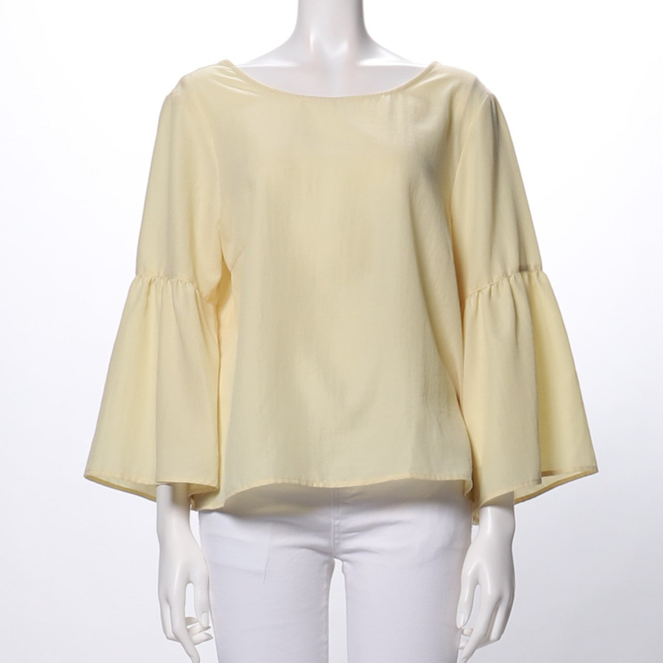 バックボタンデザインフレアスリーブブラウス