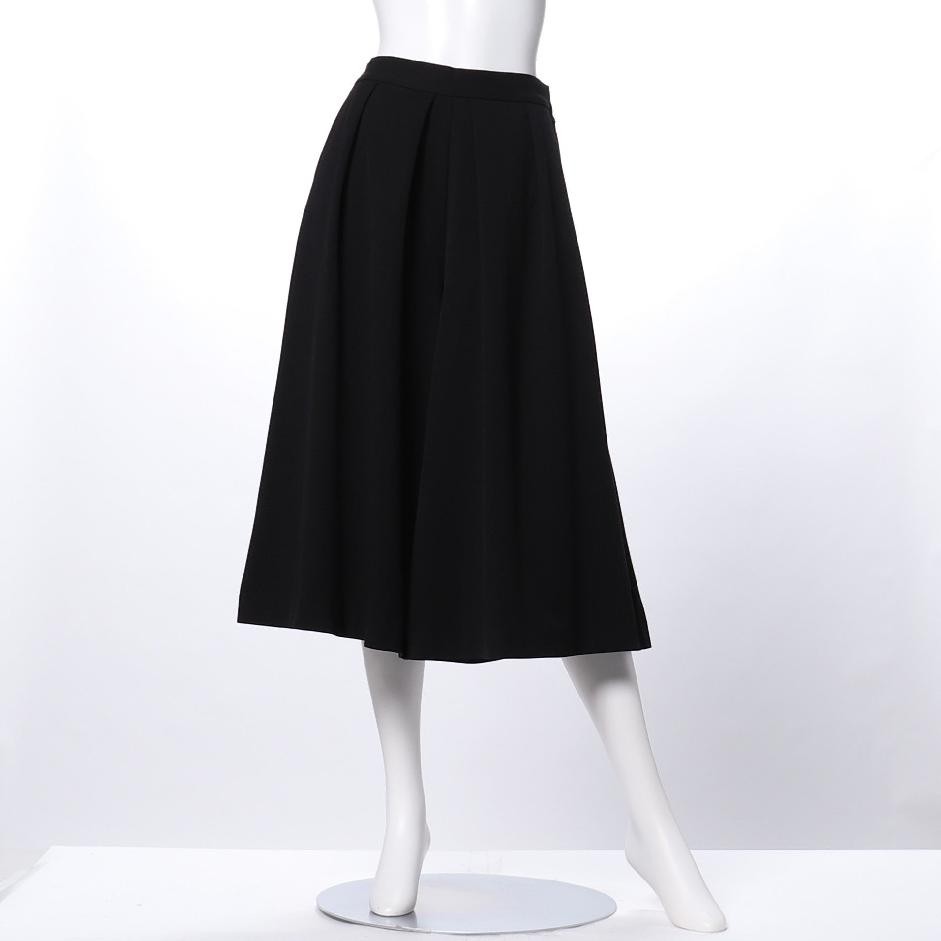 タック入りフレアパンツ