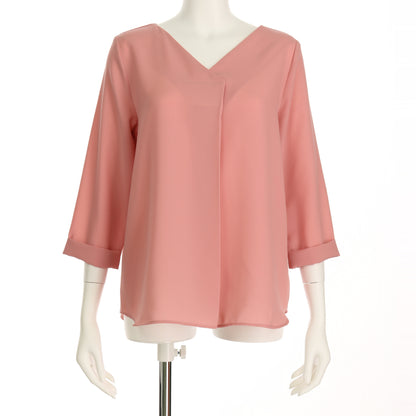 タック入りVネックブラウス