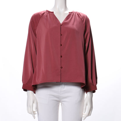 フロントボタンバックテールブラウス