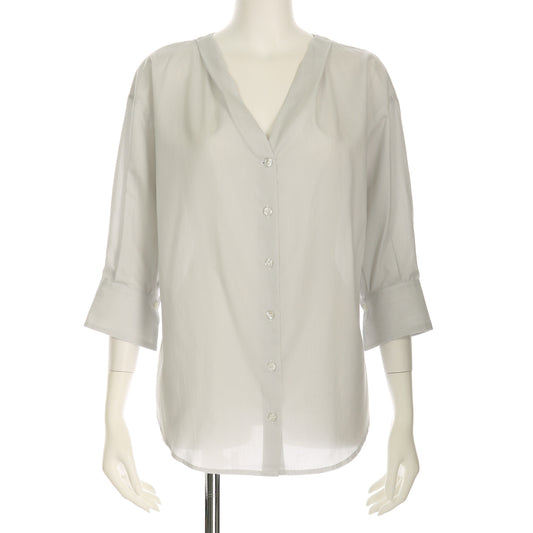 フロントボタン極細ストライプブラウス