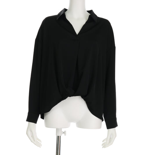 裾タックデザインスキッパーカラーブラウス