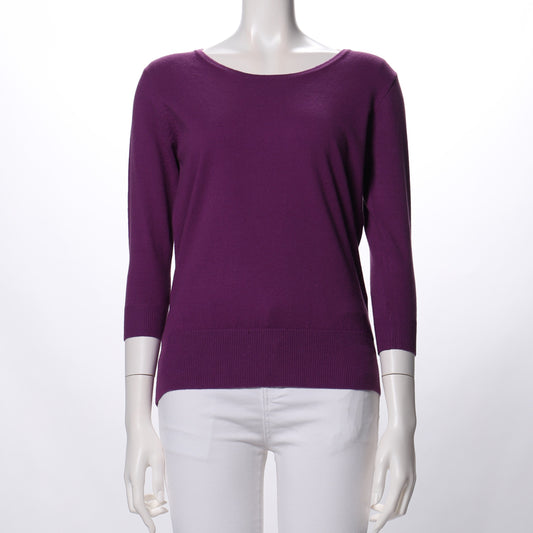 シンプルラウンドネックニット