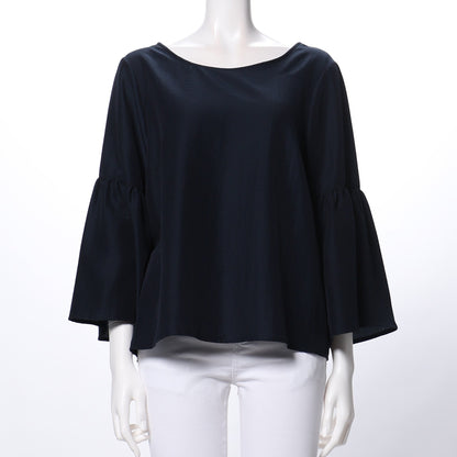 バックボタンデザインフレアスリーブブラウス