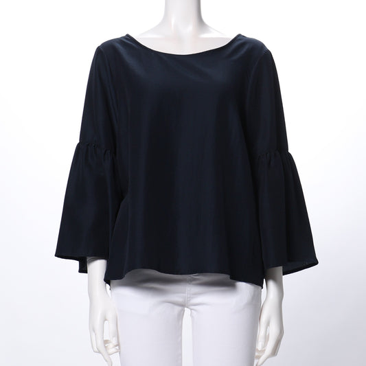 バックボタンデザインフレアスリーブブラウス