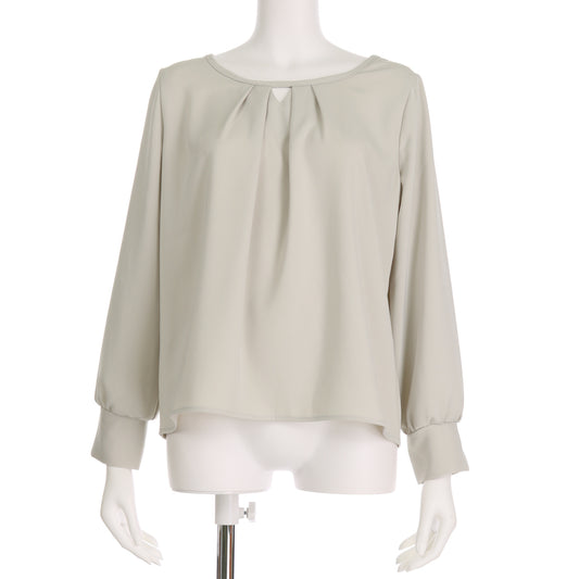 三角開きブラウス