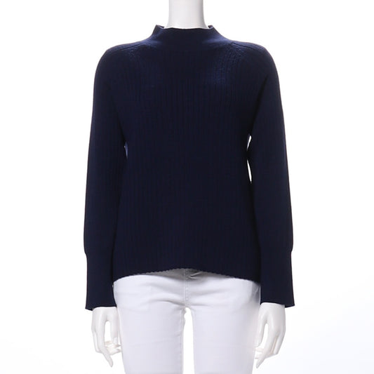 バックボタンデザインハイネックニット