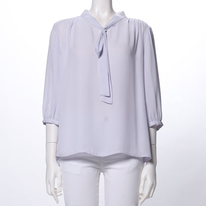 ボウタイ風ブラウス