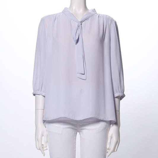 ボウタイ風ブラウス