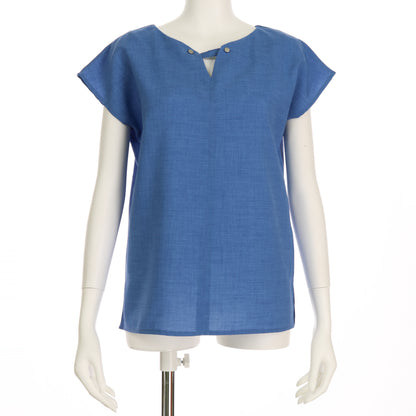 ネックラインアクセントブラウス