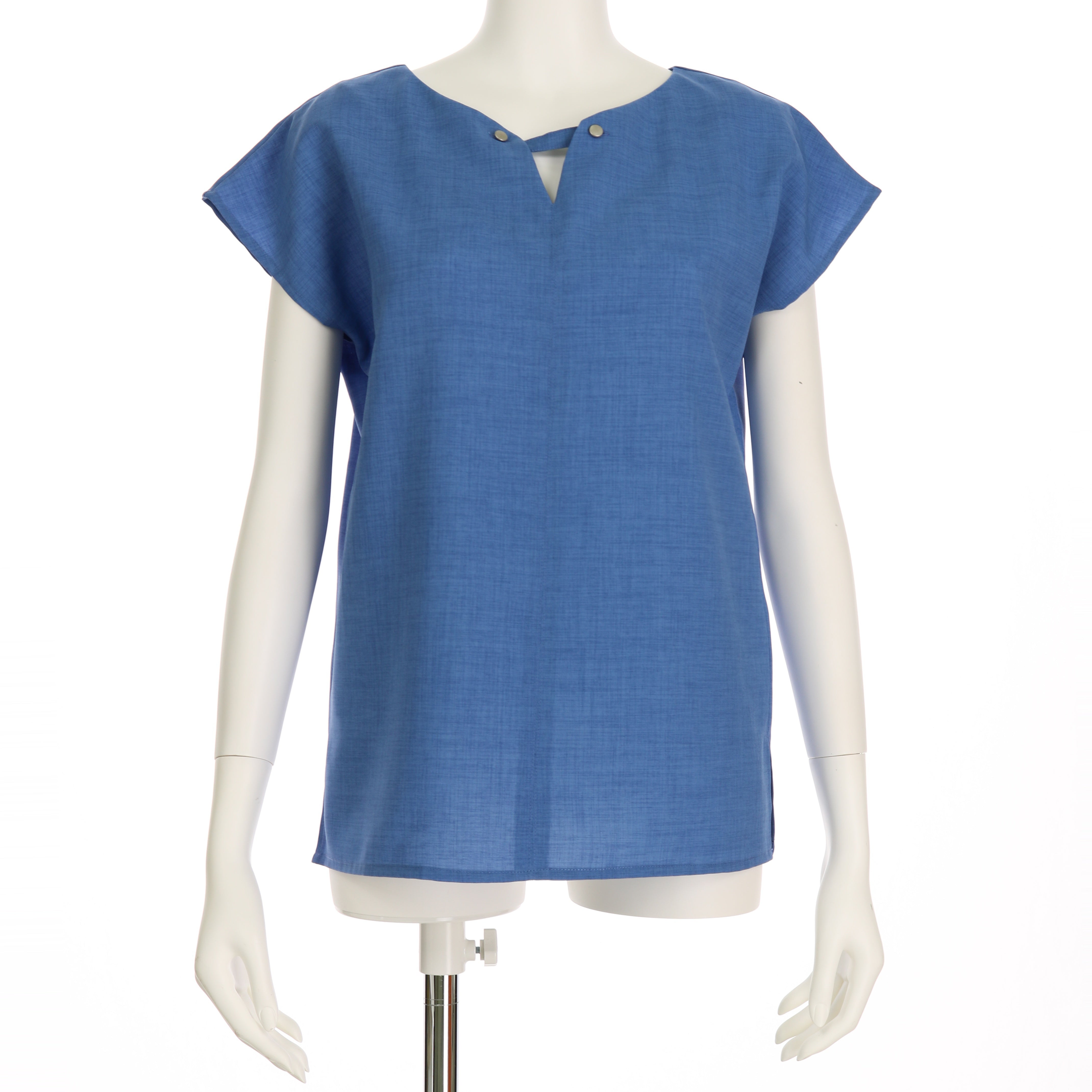 ネックラインアクセントブラウス